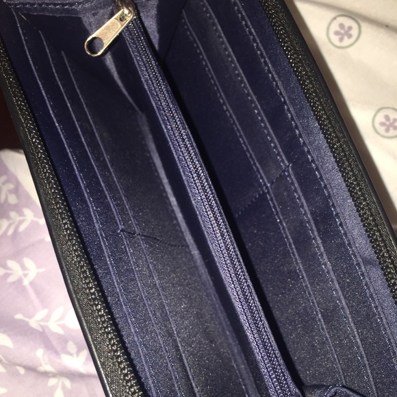 Tommy Hilfiger Cream & Black Wallet - Picture 3 of 4
